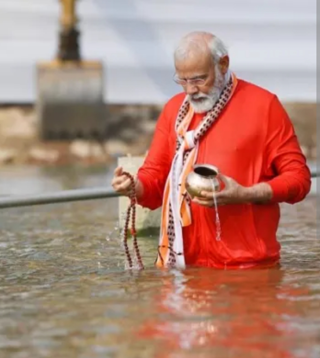 संत से प्रधानमंत्री तक का सफर वाराणसी में स्नान, महाकाल में साधना और केदारनाथ में ध्यान….