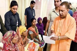 मुख्यमंत्री योगी ने गोरखनाथ मंदिर में सुनी फरियदियों की समस्याएं, समाधान का दिया आश्वासन