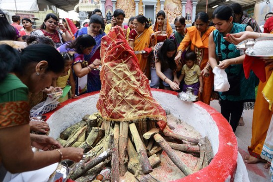 होली पर करें ये उपाय, हो जायेंगे मालामाल...