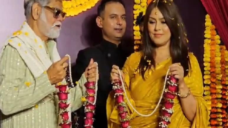 महिमा चौधरी और संजय मिश्रा ने एक दुसरे को वरमाला पहना कर रचाई शादी! 