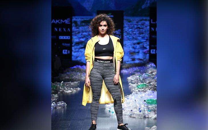 Lakme Fashion Week: सान्या मल्होत्रा ने रैंप पर बिखेरा जलवा