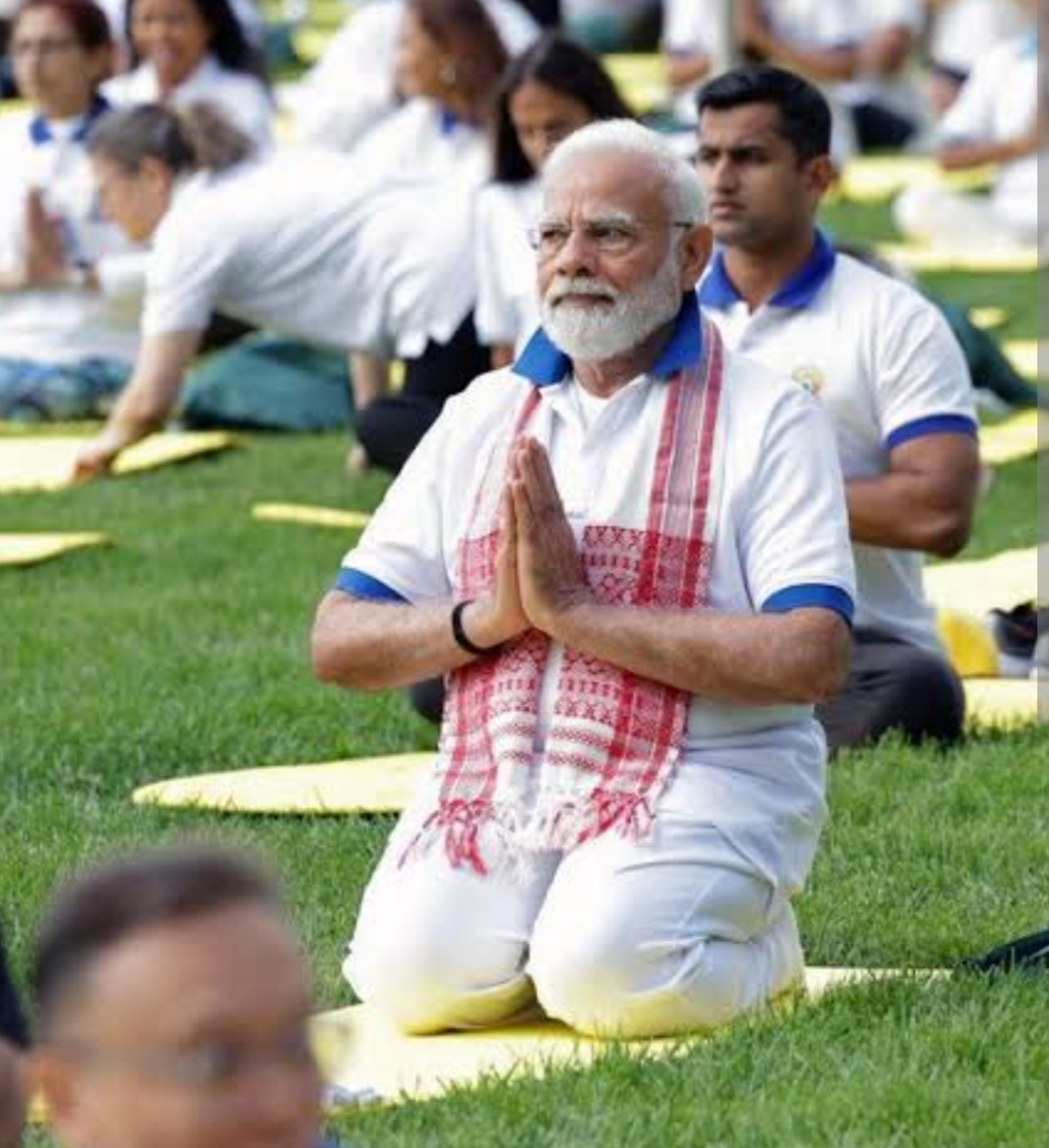 योगमय भारत कश्मीर से कन्याकुमारी तक   योग ने पूरी की 10 वर्षों की ऐतिहासिक यात्रा... मोदी