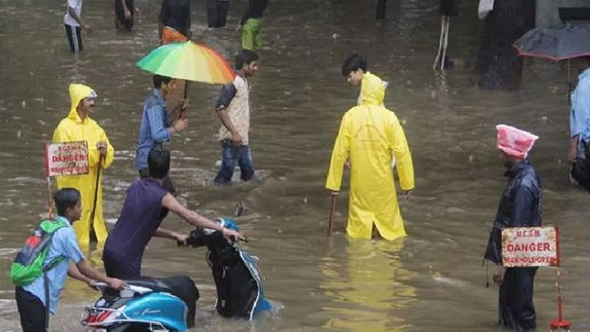 तमिलनाडु में भारी बारिश से तबाही, बाढ़ में फंसे 20 हजार लोग