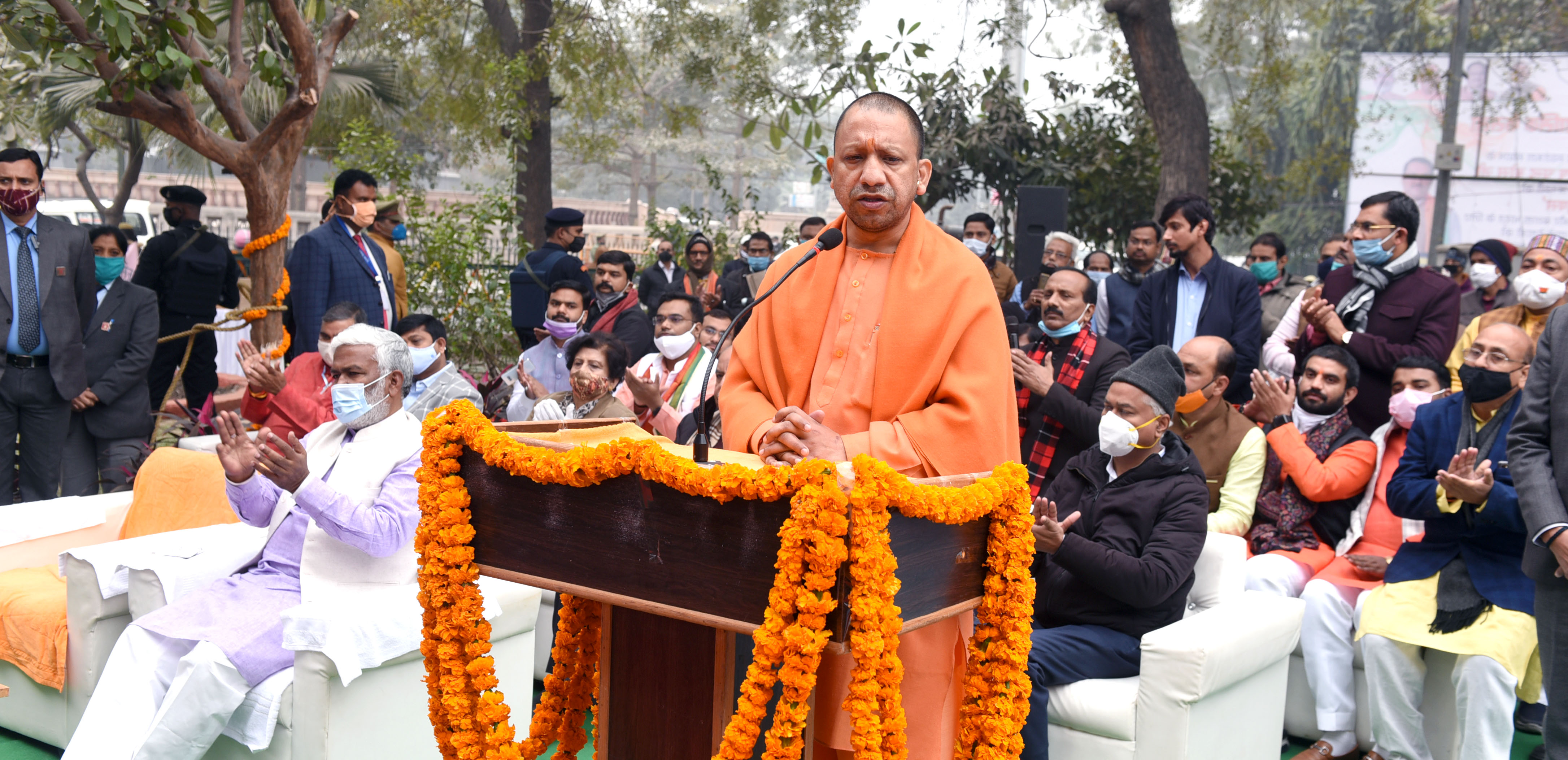 मुख्यमंत्री योगी आदित्यनाथ  ने नेताजी सुभाष चन्द्र बोस की 125वीं जयन्ती पर  उनकी प्रतिमा पर माल्यार्पण कर अपनी विनम्र श्रद्धांजलि अर्पित की