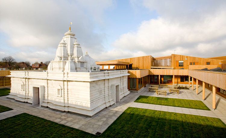 UK’s First Hindu School Achieves ‘Outstanding’ Rating from Ofsted