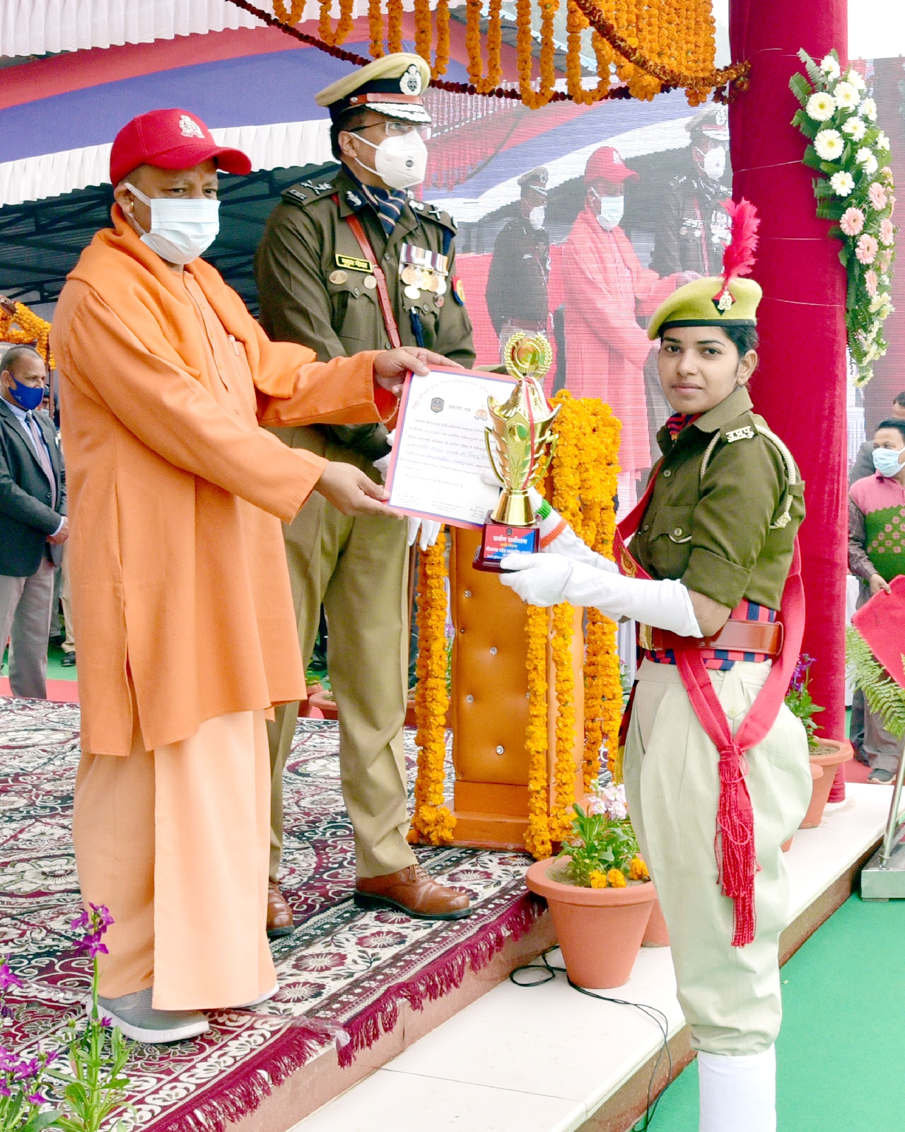 मुख्यमंत्री ने पुलिस कमिश्नरेट लखनऊ भवन का शिलान्यास और राजकीय भवनों का लोकार्पण किया