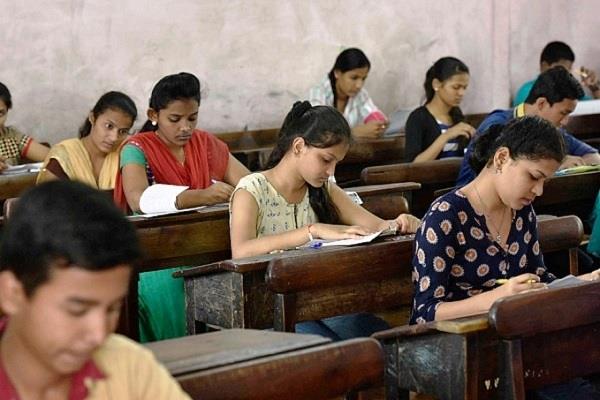 UGC Exam 2020 : सुप्रीम कोर्ट का आदेश- बिना परीक्षा के प्रमोट नहीं किये जा सकते फाइनल ईयर के स्टूडेंट 