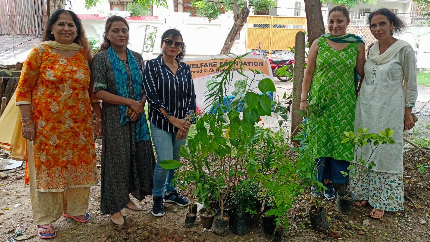 कूड़ा गंदगी की जगह,अब महकेंगे फूल , कूड़ा डम्पिंग बन चुके स्थान पर आशा वेलफेयर फाउंडेशन ने किया पौधरोपण 