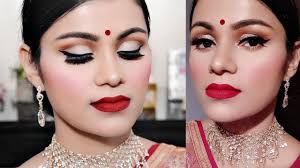 साड़ी के साथ ऐसी लगाएं Lipstick 