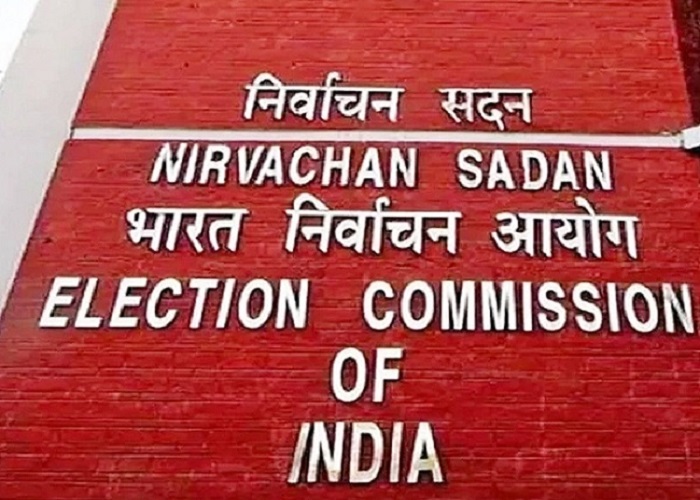 यूपी उपचुनाव:  सपा के आरोपों के बीच EC का बड़ा एक्शन, कई अधिकारी सस्पेंड