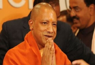 मुंबई  पहुंचे CM योगी, फिल्म सिटी के लिए दिग्गजों से बैठक के लिए 