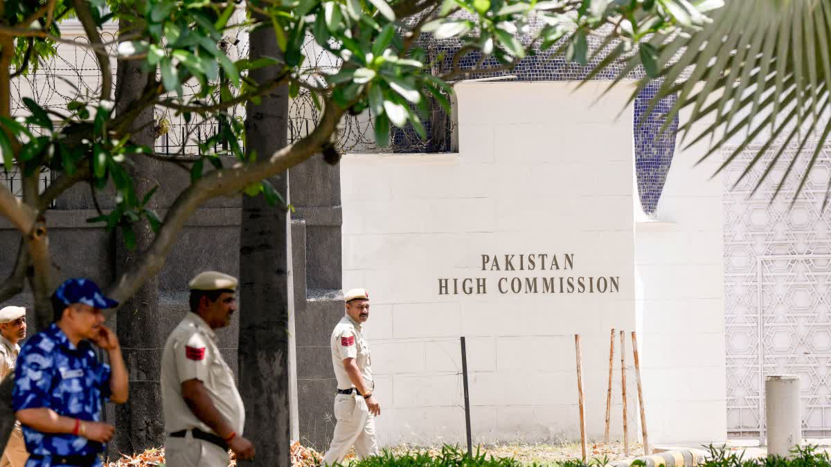  पाकिस्तान उच्चायोग के अधिकारी को 'अवांछित' घोषित किया भारत ने, 24 घंटे में देश छोड़ने का आदेश - INDIA PAKISTAN TENSIONS 