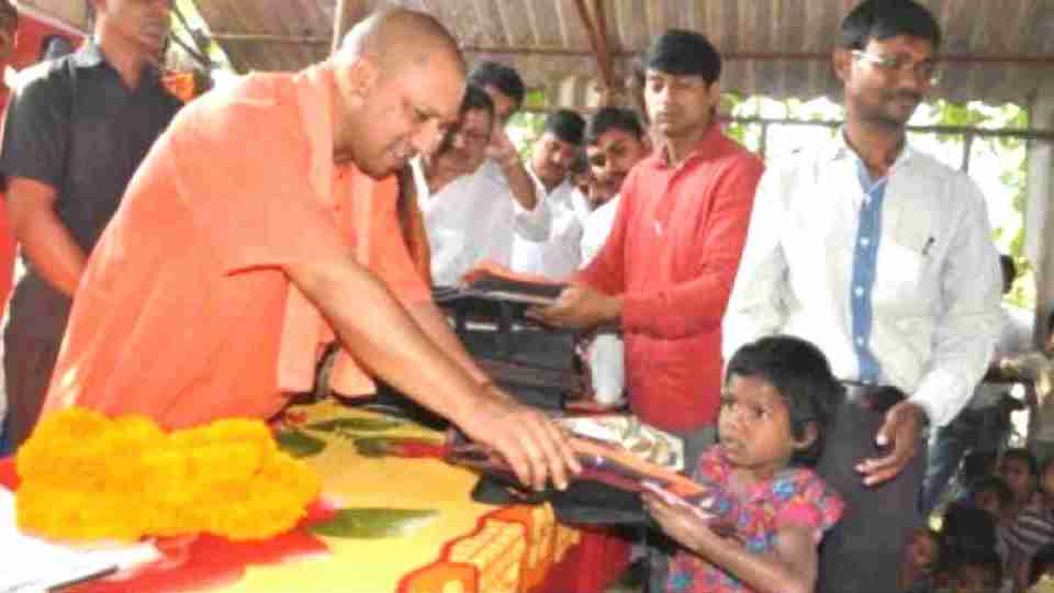 मुख्‍यमंत्री योगी आदित्‍यनाथ बाल सेवा और स्‍पांसरशिप योजना से संवर रहा बचपन