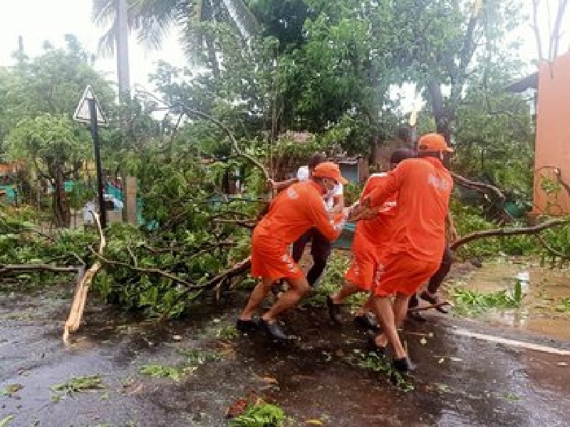 प्रकृतिक आपदाओं से दहला देश, चक्रवाती तूफान अम्फन के बाद अब तूफान निसर्ग की दस्तक से हिला महाराष्ट्र