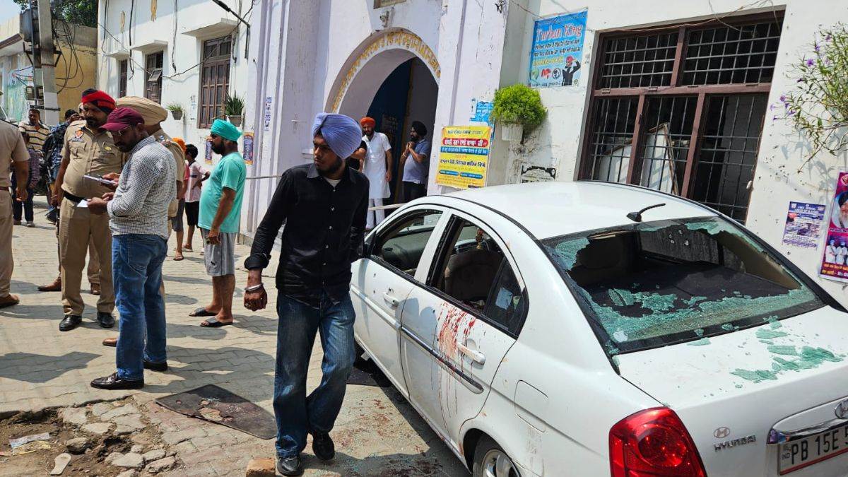 Punjab Firozpur Firing: पंजाब के फिरोजपुर में गुरुद्वारा साहिब के पास गोलीबारी, तीन लोगों की मौके पर मौत