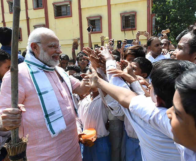 स्वच्छता ही सेवा अभियान: पीएम मोदी के साथ गृहमंत्री राजनाथ सिंह व अन्य कई मंत्री उतरे सफाई अभियान में 