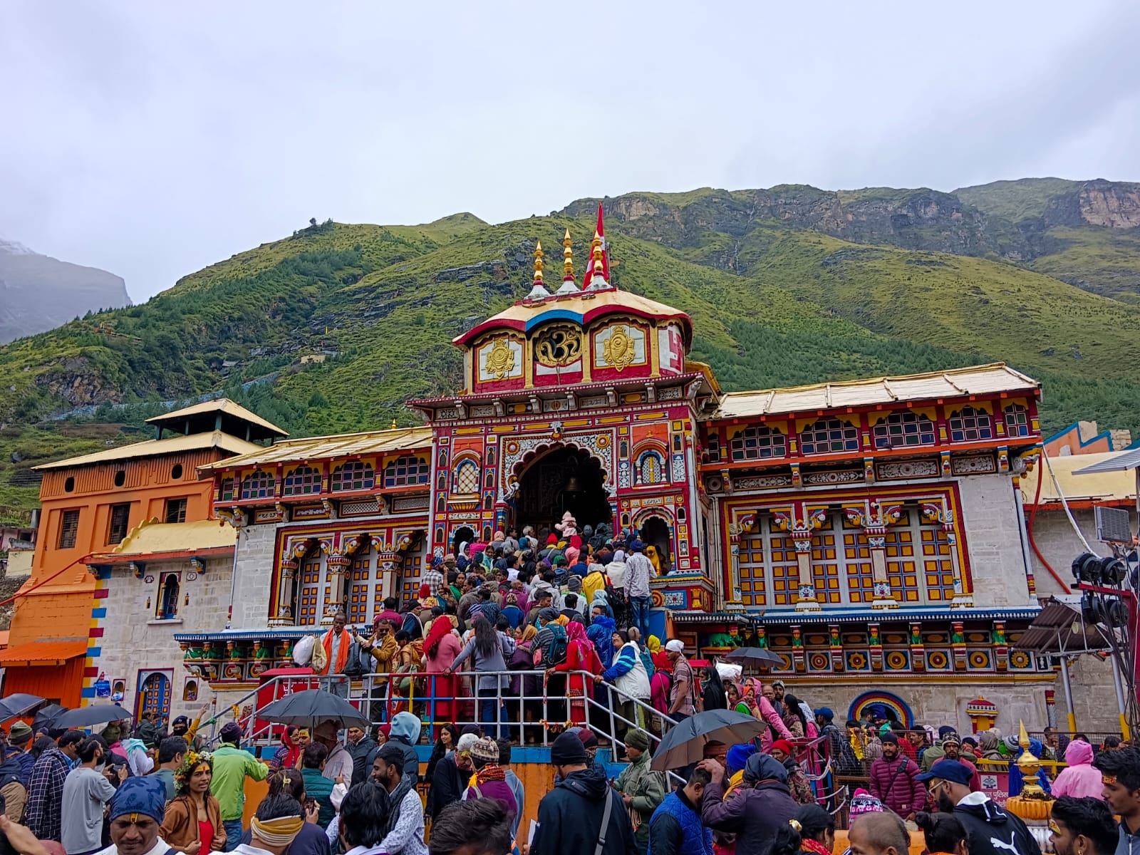 मानसून थमते ही चारधाम यात्रा जोर पर,धामी सरकार के बेहतर यात्रा प्रबंधन ने जीता यात्रियों का विश्वास