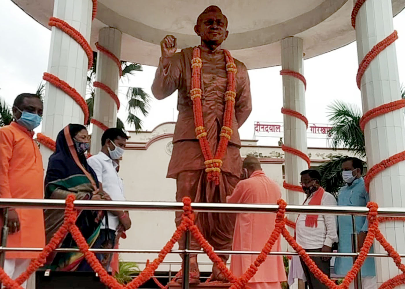 पं0 दीनदयाल उपाध्याय जी की जयन्ती पर आज हर ब्लॉक में गरीब कल्याण मेले का आयोजन किया जा रहा: मुख्यमंत्री