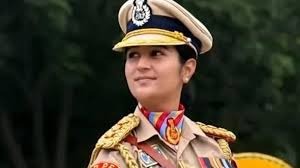 कर्तव्य पथ पर इतिहास रचती सिमरन बाला, CRPF का नेतृत्व कर बनीं नारी शक्ति की पहचान