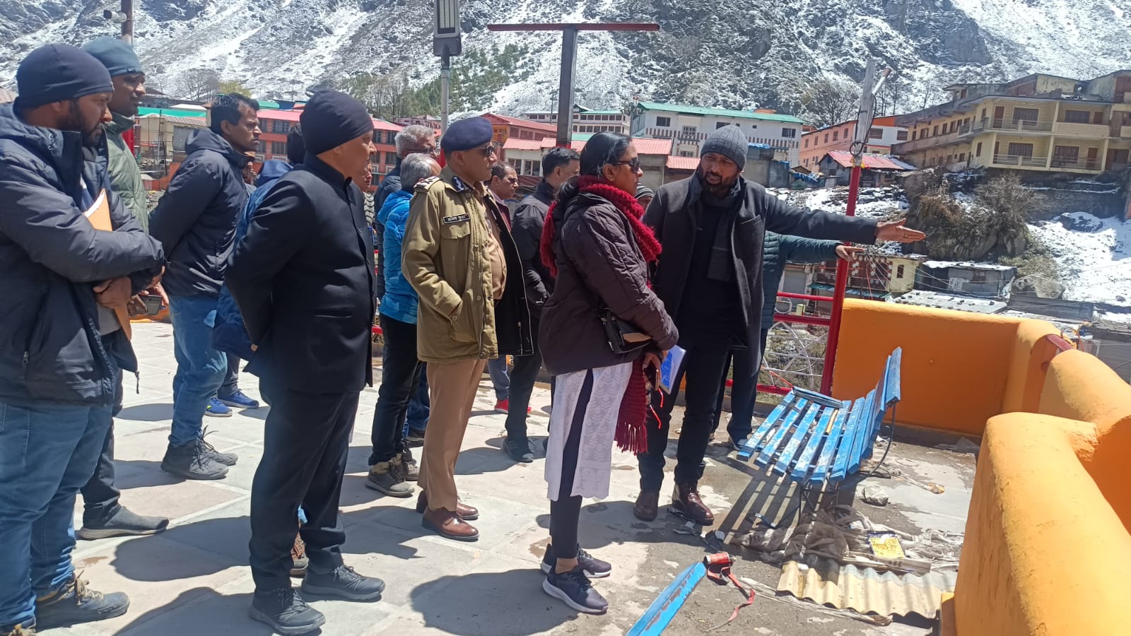 मुख्य सचिव ने बदरीनाथ पहुंचकर चारधाम यात्रा व्यवस्था और पुनर्निर्माण कार्यो का लिया जायजा