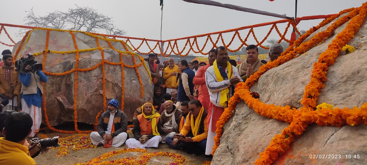 अयोध्या में ट्रस्ट को सौंपी गईं नेपाल से लाई गई शालिग्राम शिलाएं