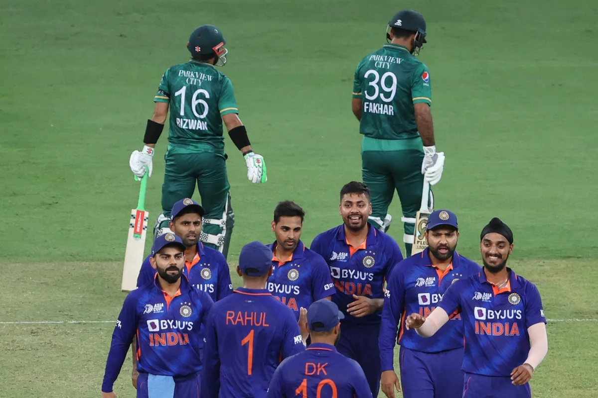 Asia Cup 2022: बीमार हो गए आवेश खान एशिया कप से हुए बाहर, जडेजा के बाद टीम इंडिया को दूसरा बड़ा झटका