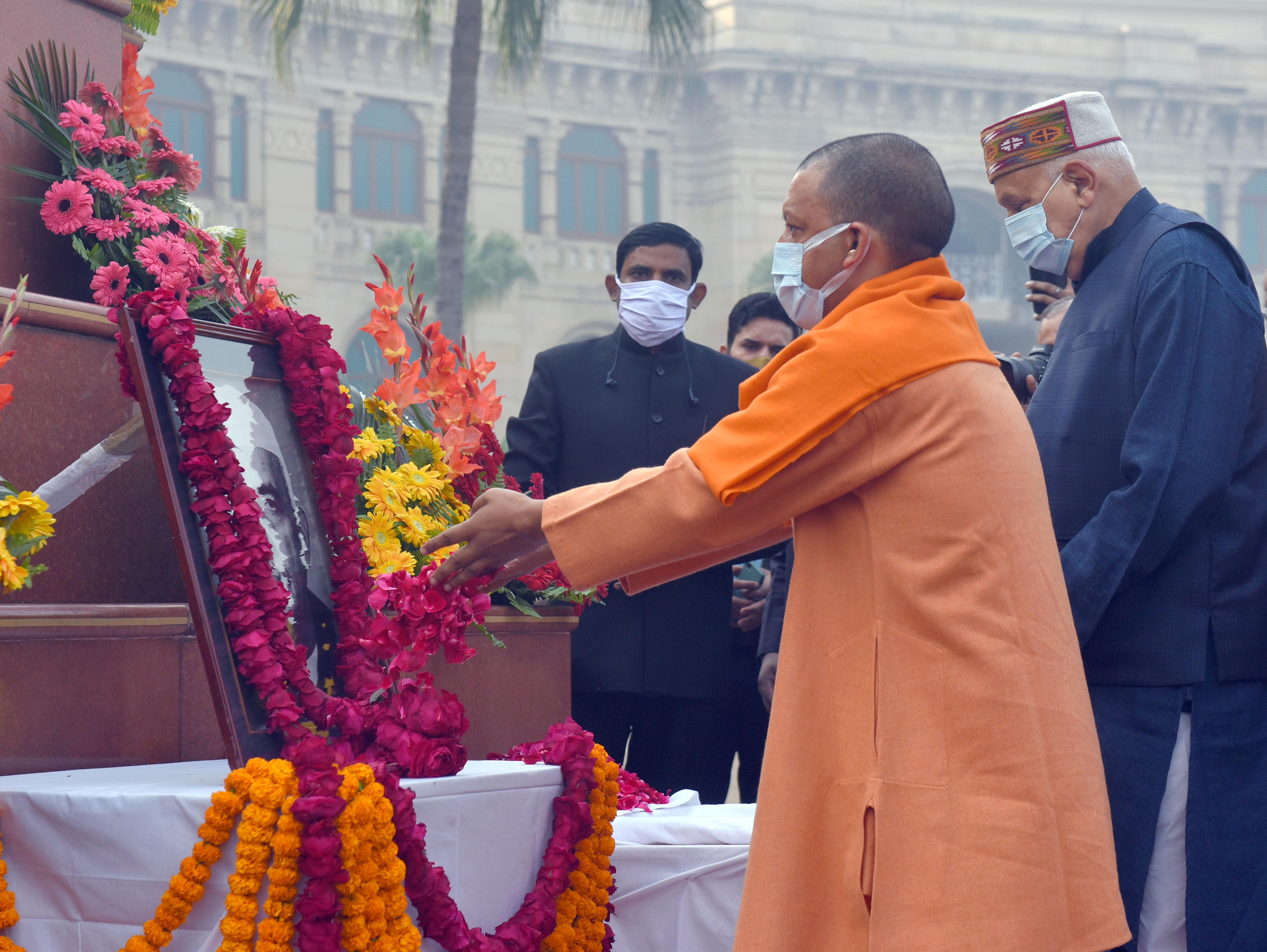  प्रधानमंत्री व उ0प्र0 सरकार चौधरी चरण सिंह के सपनों को साकार कर रही