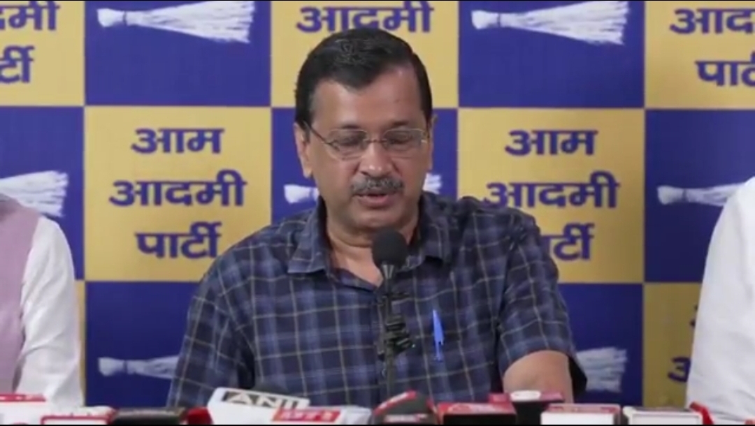 इंडियन एक्सप्रेस की रिपोर्ट पर सियासी घमासान, चुनावों को लेकर गंभीर आरोप