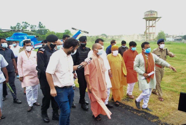  योगी आदित्यनाथ गुरुवार को सिद्धार्थनगर में बोले  ,कोरोना के सेकेंड वेव में प्रधानमंत्री मोदी के बताए ट्रेस, टेस्ट और ट्रीट के मंत्र शानदार उदाहरण पेश किया UP ने 