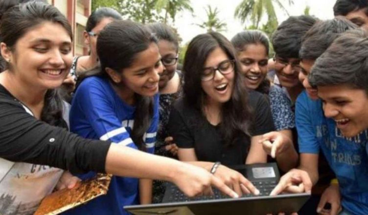 CBSE Result 2020: सीबीएसई ने जारी कियाा 12वीं की परीक्षा का परिणाम, यहां करें चेक