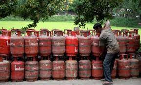 अच्छी खबर :गांवों में खुलेंगे 1 लाख LPG केंद्र, हर घर को आसानी से मिलेगा रसोई गैस सिलेंडर