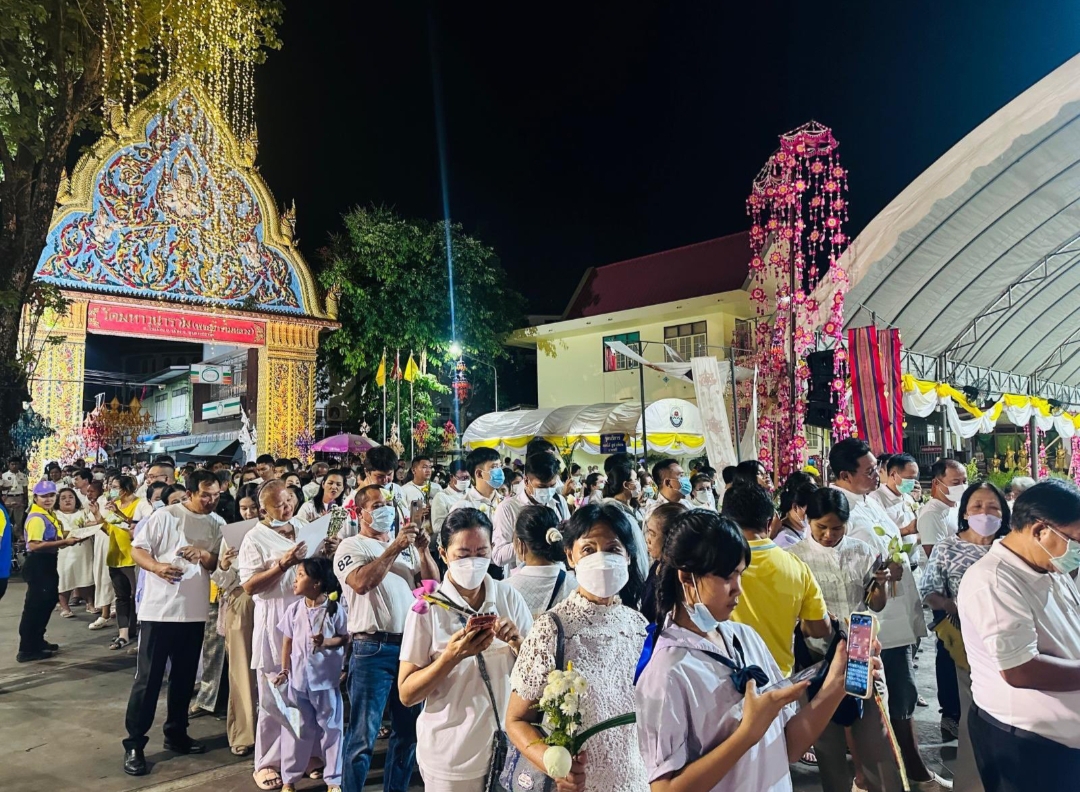 थाईलैंड में भगवान बुद्ध के पवित्र अवशेषों के दर्शन को उमड़ रहे कई देशों के श्रद्धालु