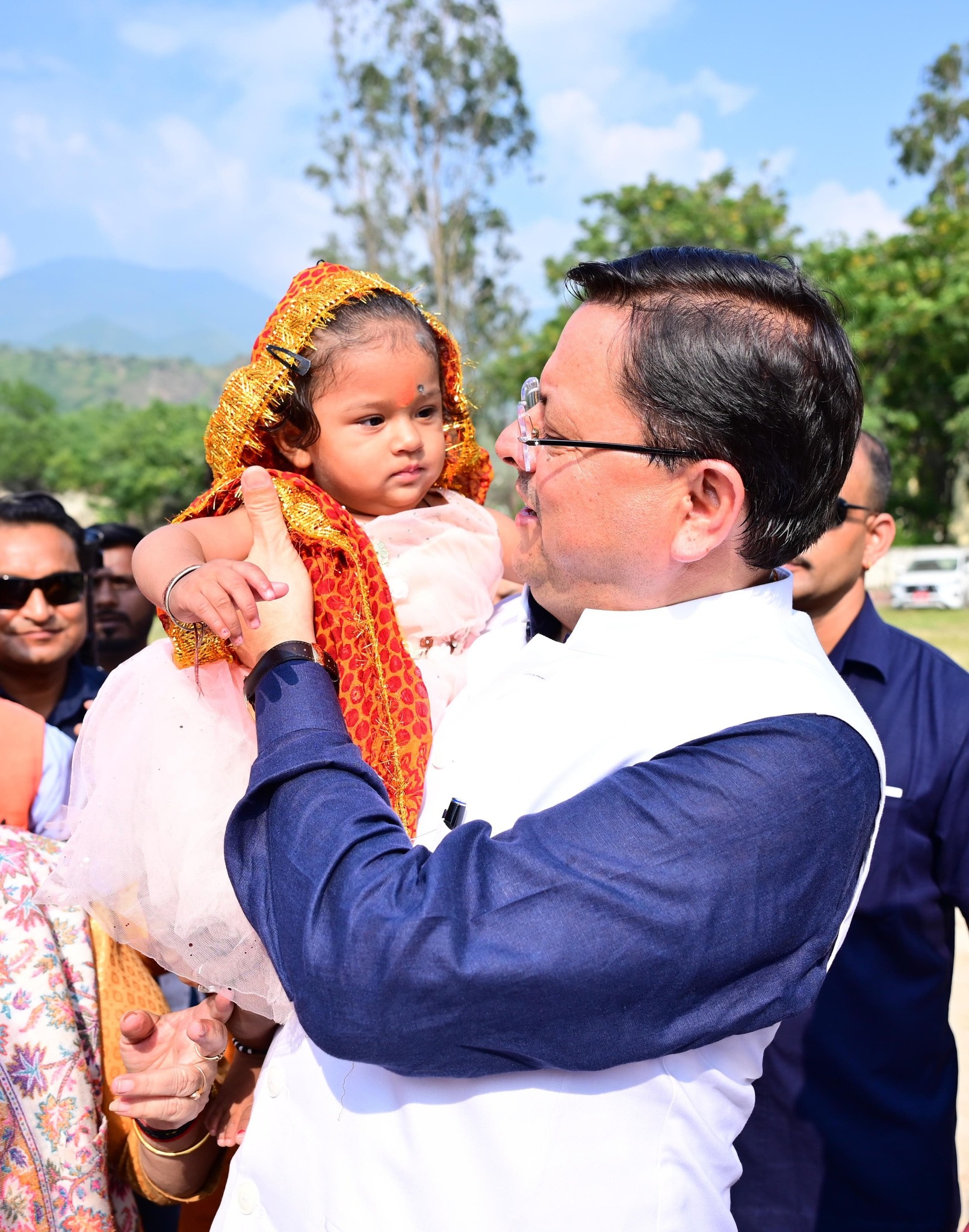 Children day 2024 : सीएम धामी ने अलग अंदाज में दी बाल दिवस की शुभकामनाएं