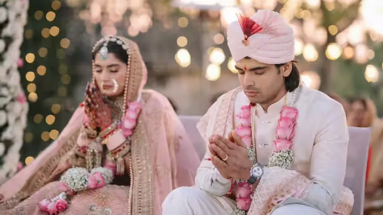 स्टार जैवलिन थ्रोअर और ओलंपिक में गोल्ड मेडल विजेता नीरज चोपड़ा ने लॉन टेनिस खिलाड़ी हिमानी मोर से बंधे विवाह बंधन में 