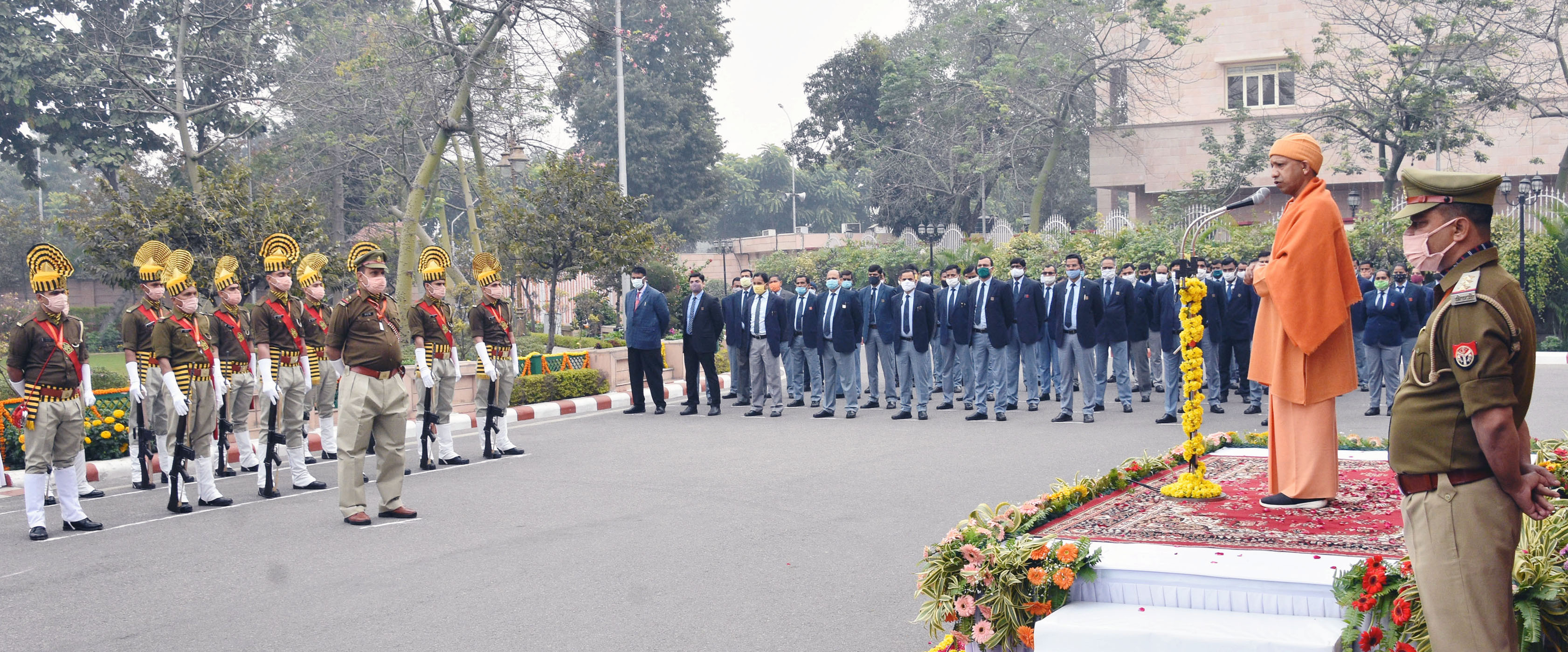 मातृभूमि के लिए प्राण न्यौछावर करने वाले अमर शहीदों तथा देशभक्तों को नमन किया तथा भारतीय संविधान के निर्माताओं को अपनी श्रद्धांजलि अर्पित की