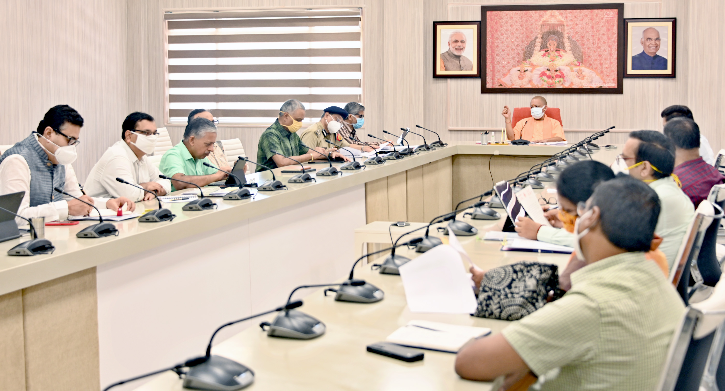 मुख्यमंत्री योगी ने आयुष्मान भारत योजना तथा सामुदायिक एवं प्राथमिक स्वास्थ्य केन्द्रों के निर्माण की प्रगति के सम्बन्ध में की समीक्षा 