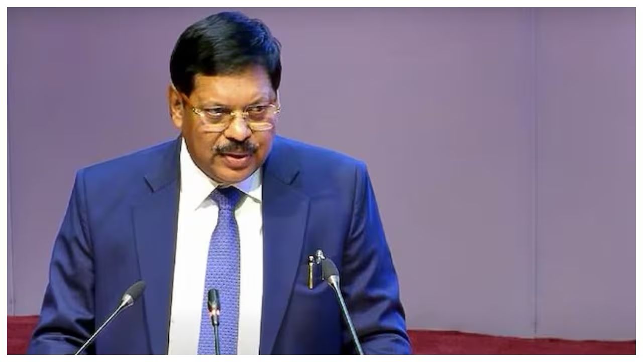 Senior Advocates Condemn Shoe Attack on Chief Justice, Stress Courts Not for Religious Disputes