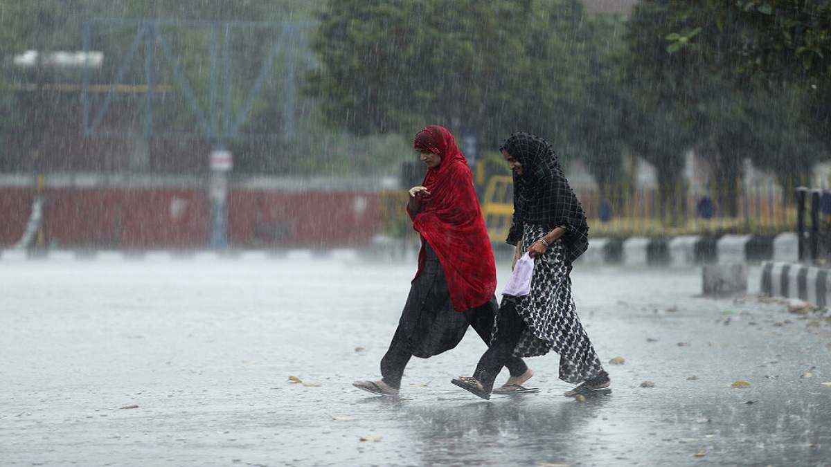 Weather Update: अगले कुछ घंटों में इन इलाकों में होनी है भारी बारिश