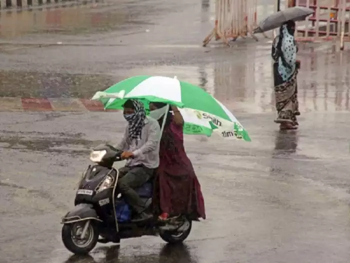 Rain Alert: यूपी के इन जिलों में भारी बारिश की चेतावनी, मौसम विभाग ने जारी किया 10 जिलों के लिए यलो अलर्ट