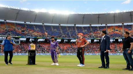 KKR vs SRH : फाइनल मैच में टॉस जीतकर पैट कमिंस ने चुनी बल्लेबाजी, ऐसी है दोनों टीमों की प्लेइंग-11 