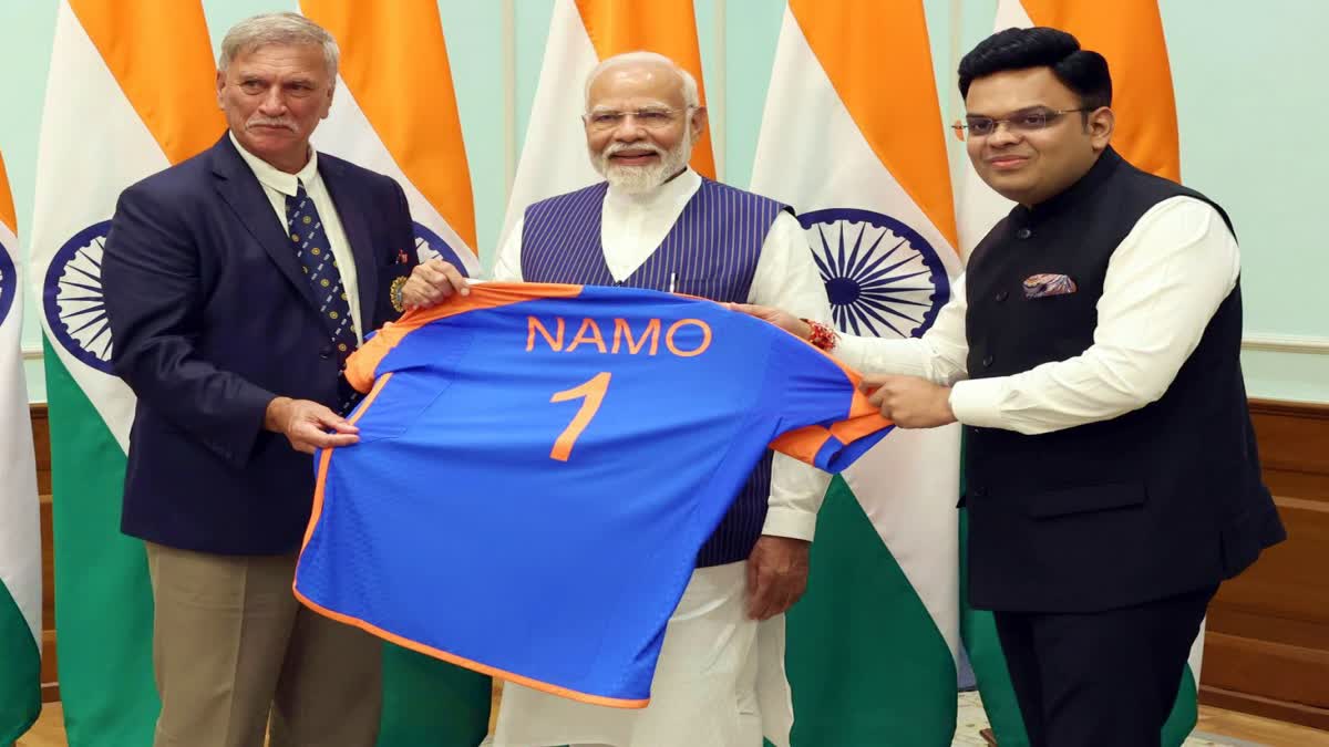 BCCI ने प्रधानमंत्री  मोदी को दी 'नमो' इंडिया लिखी हुई स्पेशल जर्सी